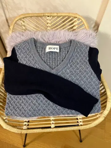 ROPE 그레이 네이비 V넥 니트