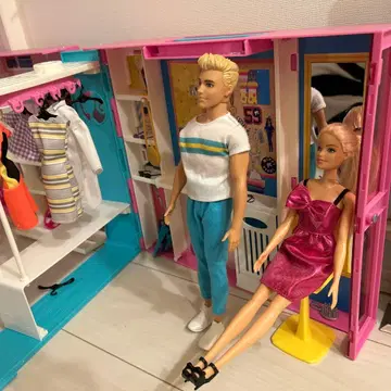 바비 인형과 켄 인형의 하우스 세트