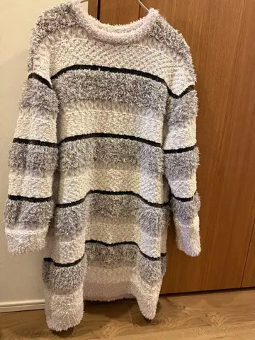 젤라또피케 룸웨어 상의 그레이