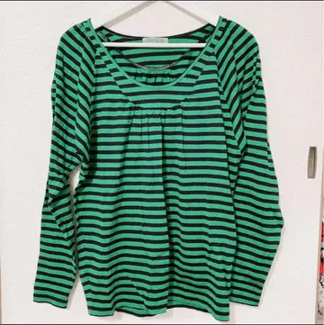 츠모리치사토 긴팔 T셔츠 그린과 블랙 스트라이프