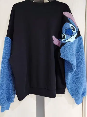 [택 포함 새상품] 디즈니 스티치 손잡는 트레이닝복 L사이즈