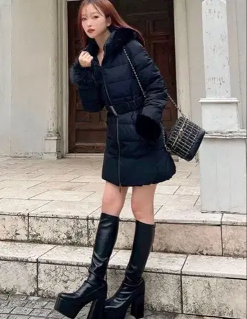 [ 새상품급 ] RESEXXY 블랙 다운 자켓 M 사이즈