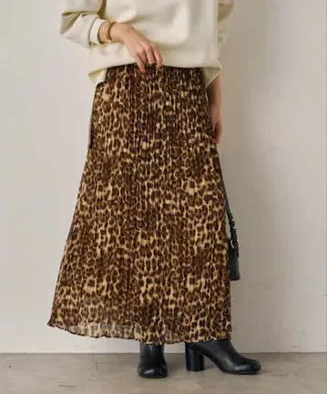 [ 택 포함 새상품 ] Loungedress 플리츠 스커트