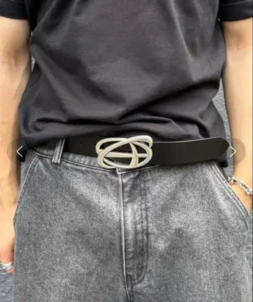 ADAMASTE 25SS 카우 가죽 버클 로고 벨트 블랙 아다마스트