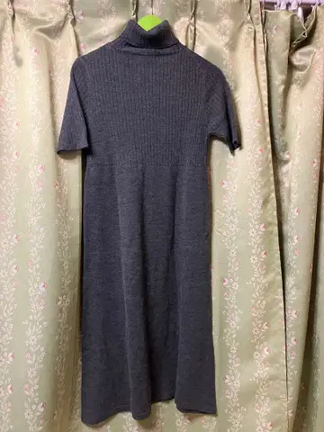 하이넥 리브 니트 원피스, 페티코트 포함