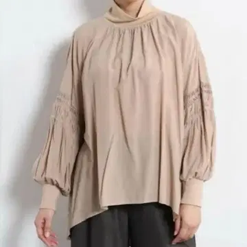 [ 새상품 ] 밀포아 소매 플리츠 피쉬테일 블라우스 야마다야