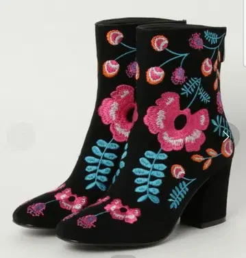 그레이스 콘티넨탈 자수 꽃무늬 블랙 부츠 중간 힐 숏부츠