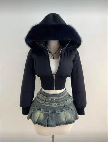 퍼 달린 다운 자켓 숏 기장 블랙