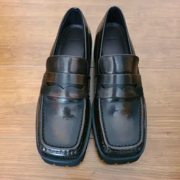 JEANASIS 다크 브라운 통굽 로퍼