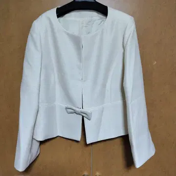 새상품 21호 5L 포멀 화이트 계열 노카라 자켓