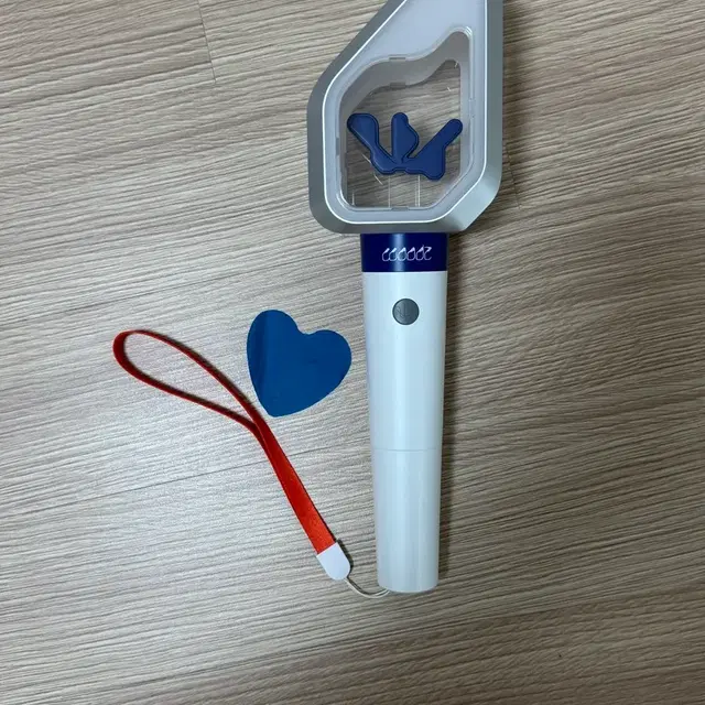 우즈 WOODZ 공식 응원봉