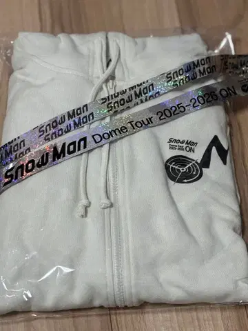 Snow Man 돔 투어 후드티 ON 은색 테이프