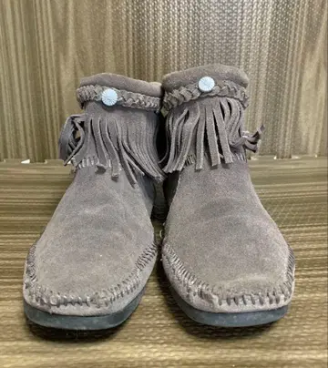 미네통카 그레이 프린지 스웨이드 숏부츠 사이즈 7