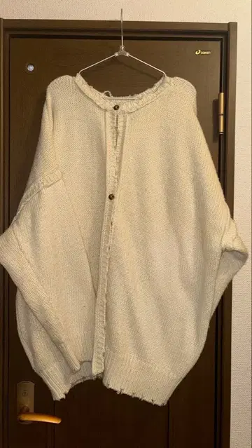 화이트 오버 사이즈 니트 가디건