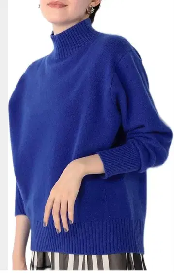 노리즈 캐시미어 혼방 하이넥 스웨터 블루