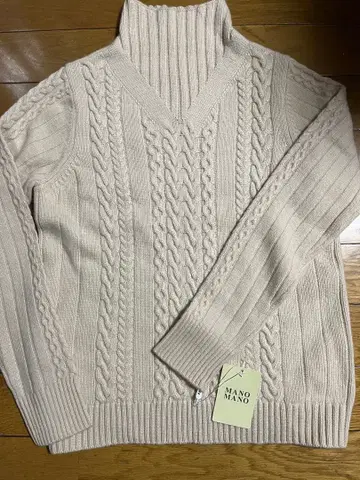 미사용 새상품 MANO MANO 베이지 케이블 니트 하이넥 스웨터