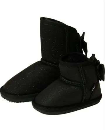 백리본이 달린 블랙 어그 부츠