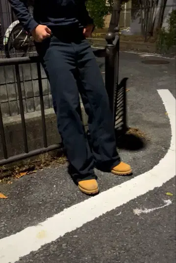 블랙 스트레이트 데님