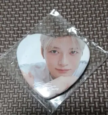 재중 RE:VERIE 가챠 K-POP 하트형 핀 배지 얼굴 사진