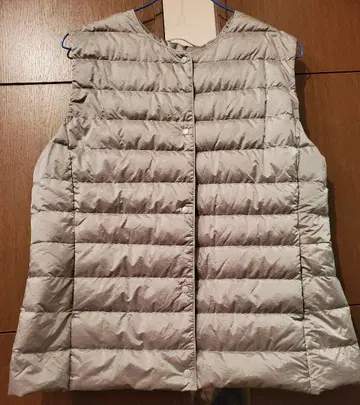 유니클로 울트라 라이트 다운 다운 베스트 XL 그레이