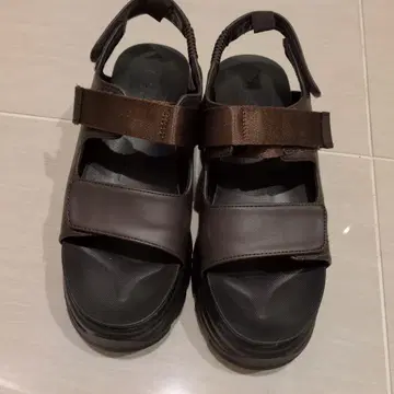 LEPSIM 통굽 2벨트 샌들 브라운