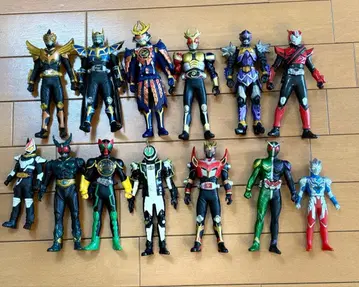 가면라이더 피규어 12개 울트라맨 1개 소프트 비닐