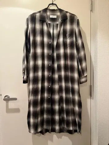 [ PHEENY ] 체크 무늬 긴팔 셔츠 원피스 가운