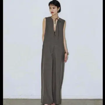 AIC 다크 브라운 슬리브리스 올인원