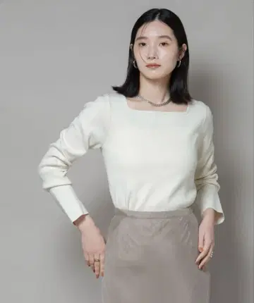 12/1 처분 나노 유니버스 스퀘어 & 보트넥 전후 2way 니트 풀오버