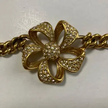 모네(Monet)의 골드톤 빈티지 초커