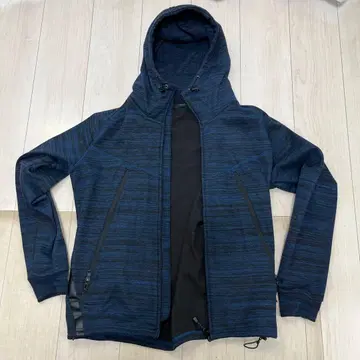 BEAMS 네이비 계열 후드 부착 마운틴 후드티