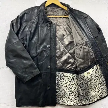 새상품급 램 가죽 코트 레오파드 무늬 퀼팅 블랙 빅 실루엣