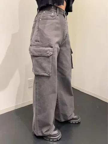 EMODA 그레이 데님 플레어 카고 팬츠 (1회 착용)