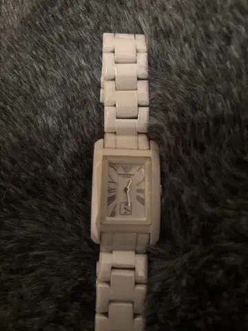 엠포리오 아르마니 화이트 시계