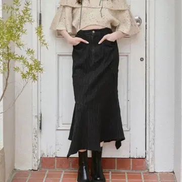 [ 미사용 새상품 ] PINUE 턱 도비 데님 스커트