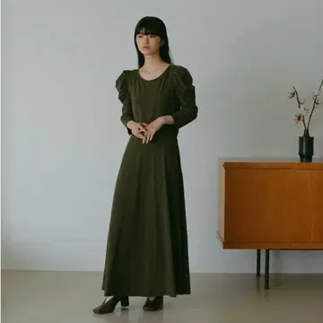 새상품 백 카슈쿨 티셔츠 드레스 카키