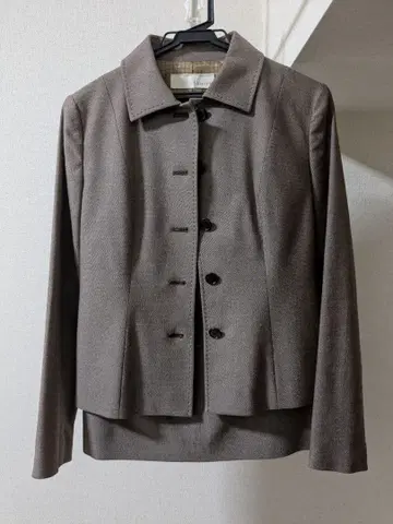 SUIVI. 수트 옅은 크림슨 컬러