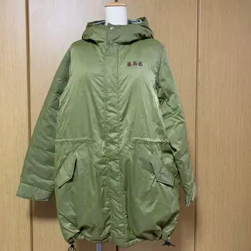 올리브 그린 후드 부착 다운 자켓