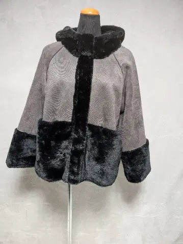 마추리타 후드 부착 바이컬러 페이크 무스탕 코트 블랙 그레이 38