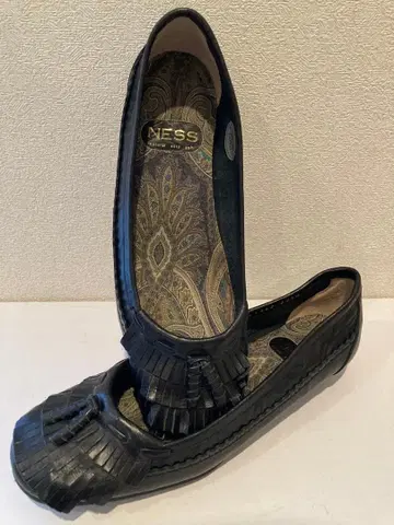 미사용 새상품 NESS 블랙 천연 가죽 프린지 펌프스 22.5cm