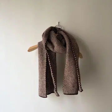 yourwear 유아웨어의 울 자카드 스톨