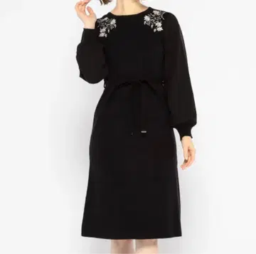 플라워 자수 A라인 니트 원피스