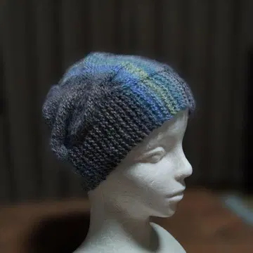 파랑과 그레이의 그라데이션 니트 모자