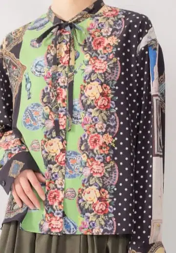 이번 시즌 새상품 / 로이스크레용 셀렉 스트라이프 셔츠