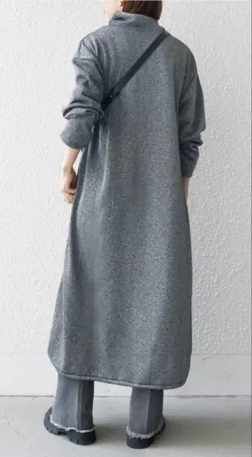 택 포함 새상품 SHIPS any 라메 쭈리 하이넥 드로스트 원피스