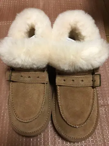 베이지 스웨이드 퍼 모카신 23cm