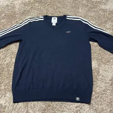 adidas NOAH V넥 스웨터 네이비