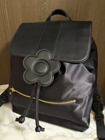 마리퀀트 나일론 데이지 플랩 백팩 새상품급