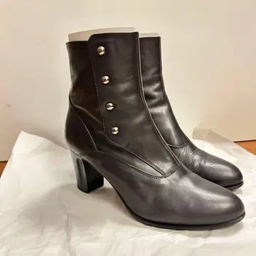 [ 거의 새상품 ] 아프레(apres) 싸개 단추 가죽 부츠 24cm