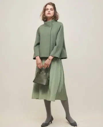 스트로베리 필드, 숏코트, 올리브 그린